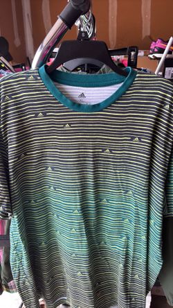 Adidas. Men’s size  XL