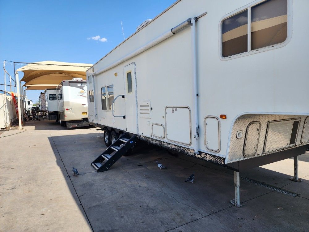 2008 Tahoe 33 Foot Toyhauler