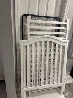 Baby bed frame