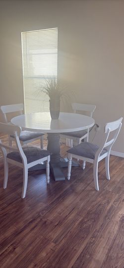 Table 4 chairs