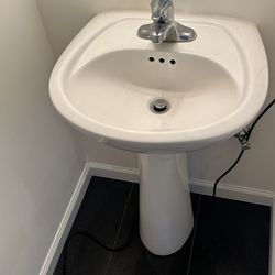 Pedestal sink