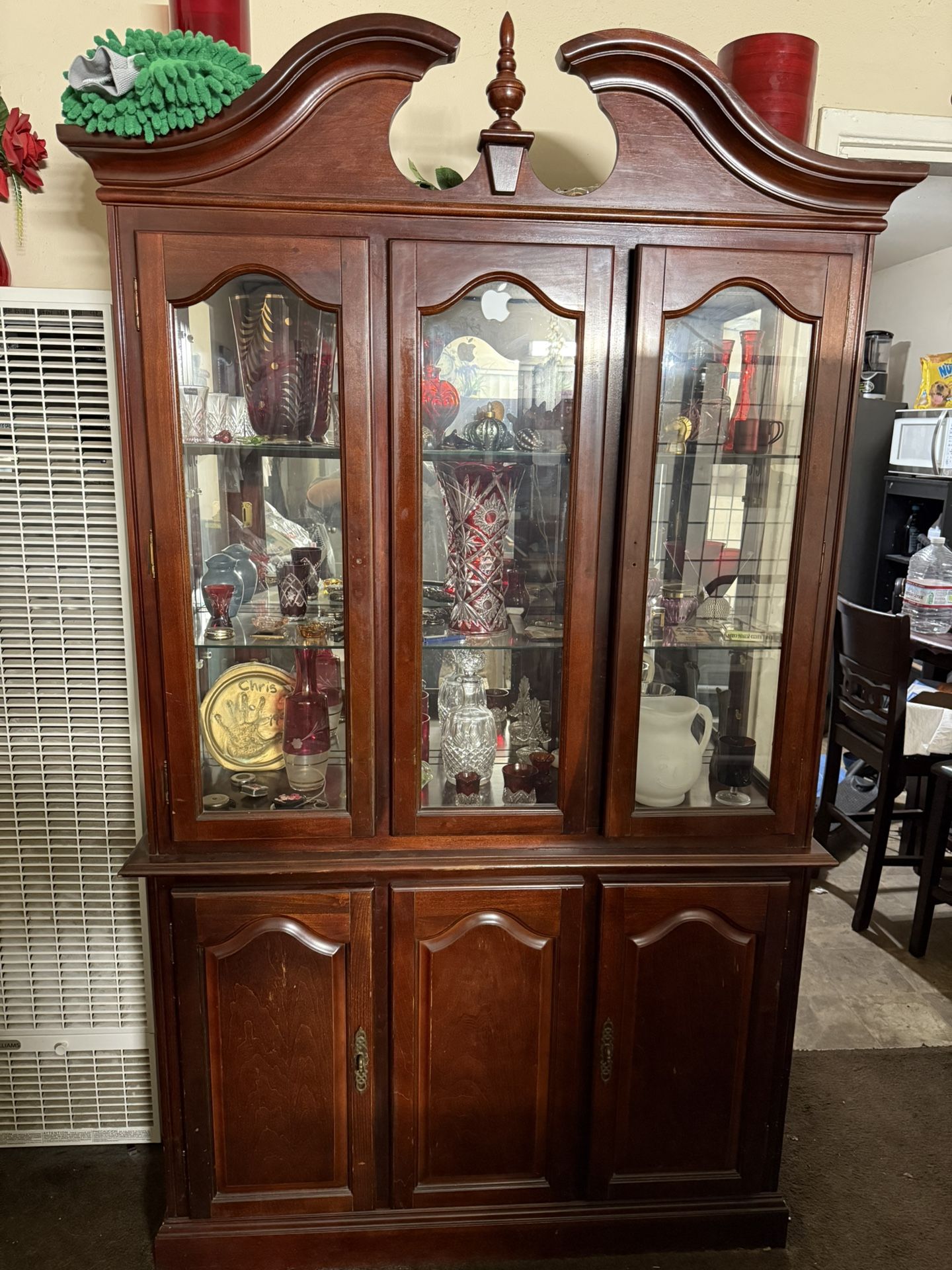 China Hutch/ Cabinet 