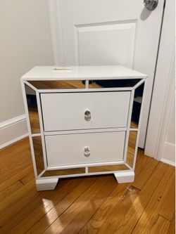 5 Drawer dresser and night stand