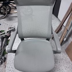 Gray Office Chair Great Condition Comfortable Rolling Adjustable 