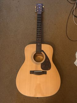 Yamaha F335 Acoustic Guitar