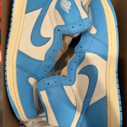 Air Jordan 1 UNC