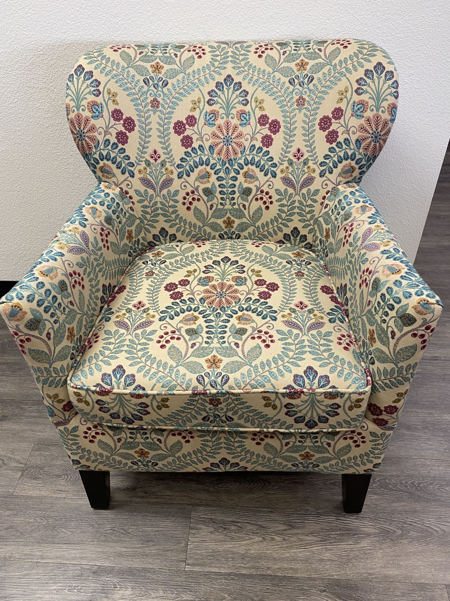 Floral Accent Chair β Comfy & Stylish πΈ