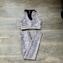 The Noli Shop snake print sport bra and leggings set size S.