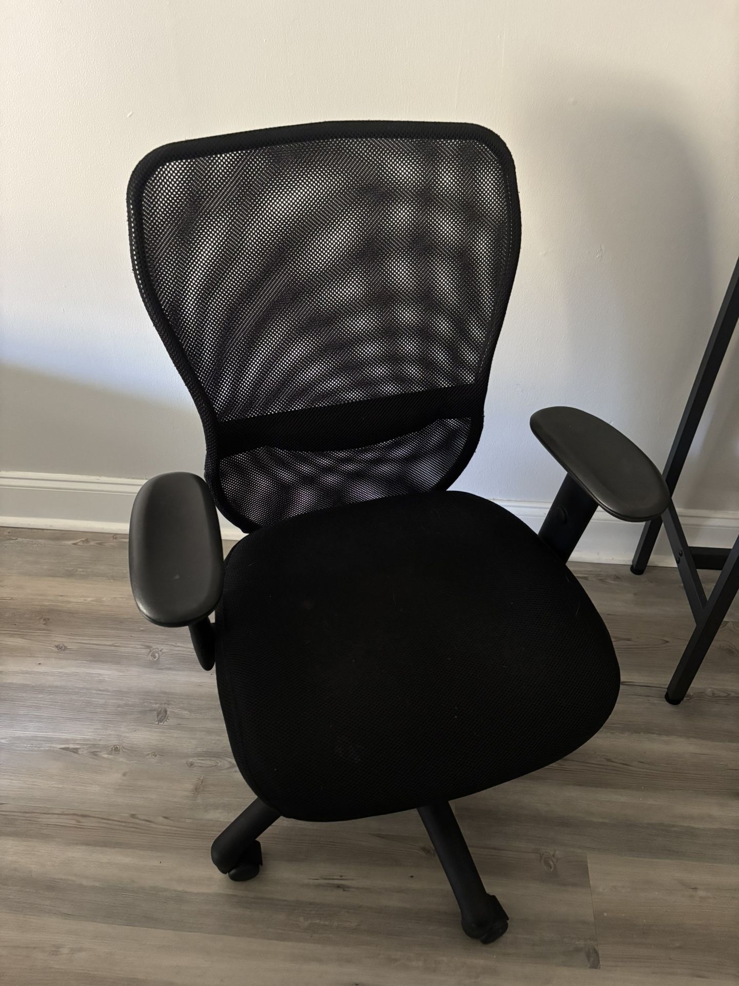 Black office chair