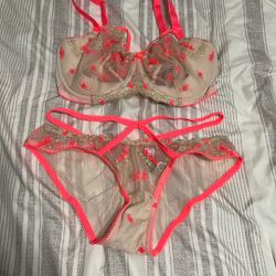 Victoria Secret Bra And Party Set