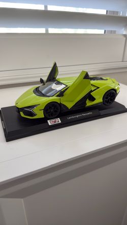1/18th Maisto diecast Lamborghini revuelto
