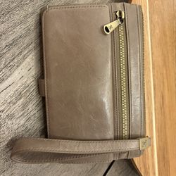 HOBO Vintage Taupe Wristlet Clutch . Shell 100% Leather . Excellent Condition 