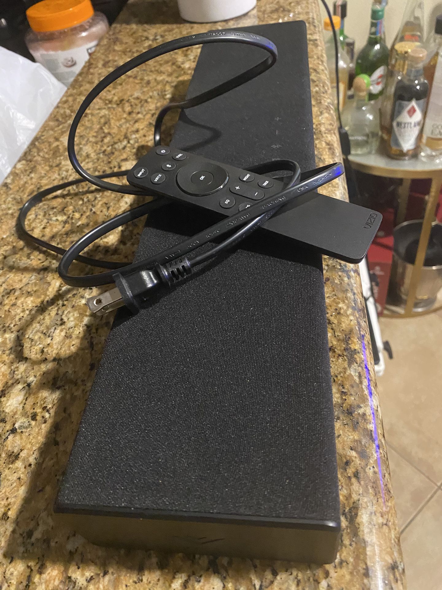 Vizio Sound Bar in excellent condition with remote