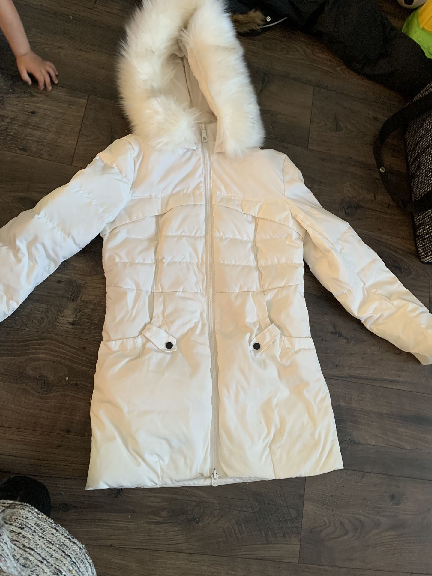 Gently Used White Long Puffer With Detachable Fur Hood Lining