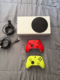 Xbox Series S with 2 Controllers