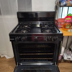 2 In 1 Hotpoint Gas/Propane Stove Black