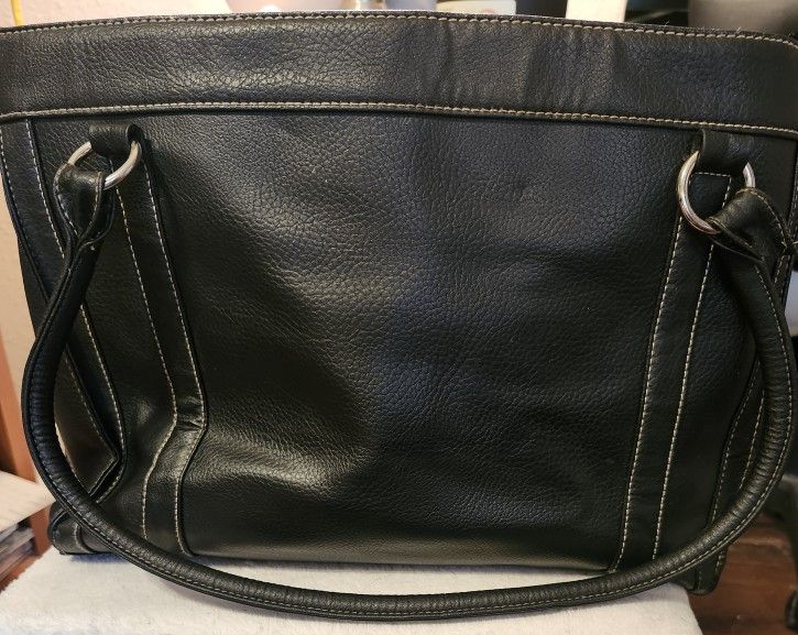 Gently Used Sag Harbor Black Shoulder Bag