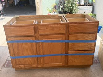 Cabinet kitchen 3 pieces Great Condition Never Finish Installed 