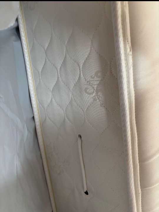 Twin Size Trundle Bed Frame with Very Nice Mattress