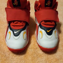 Nike Air Speed Turf Boy's Shoes Size 2Y