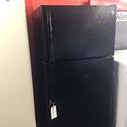 GE 16 Cu Ft Top And Bottom Fridge. 1 year Warranty 