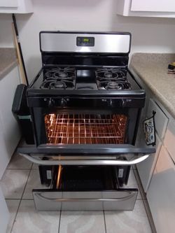 Stove / estufa Frigidaire ( free delivery 🚚