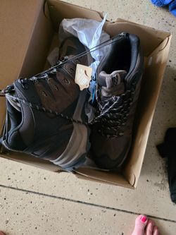 NWT hiking boots