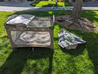 Graco Pack 'n Play Playard with Reversible Seat & Changer LX