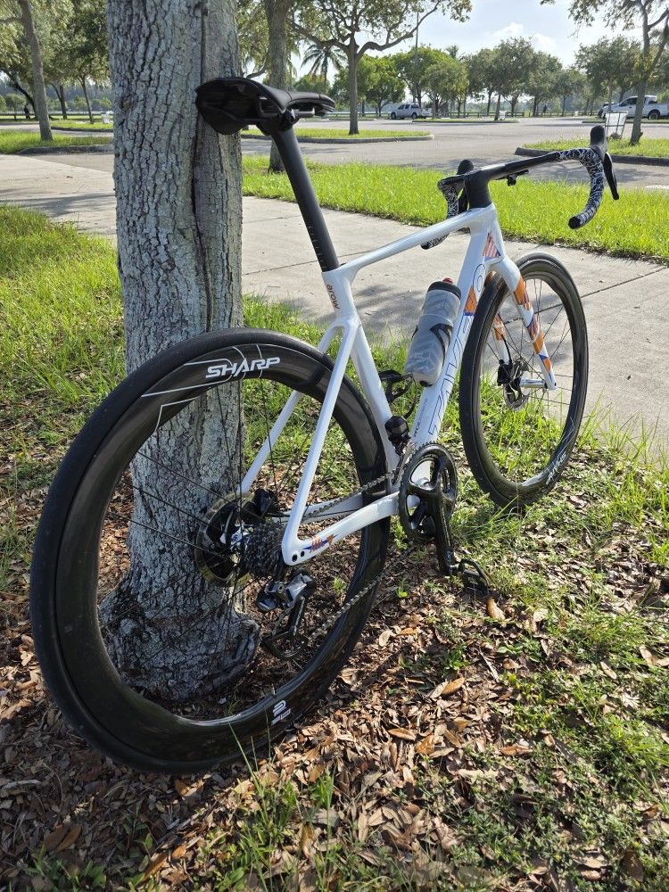 Tavelo Road Bike