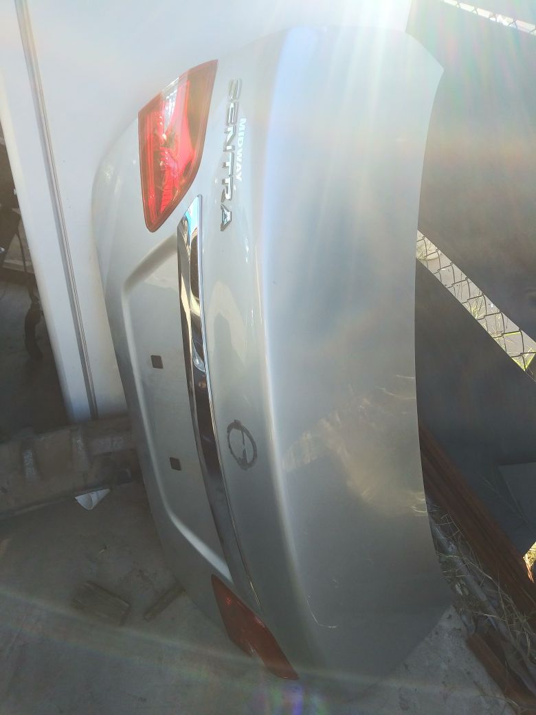 2017 nissan sentra trunk