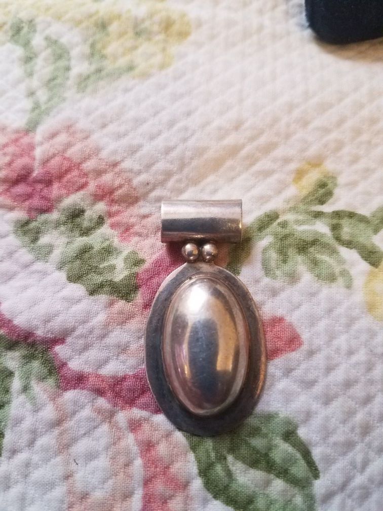 925 sterling silver vintage pendant very negotiable