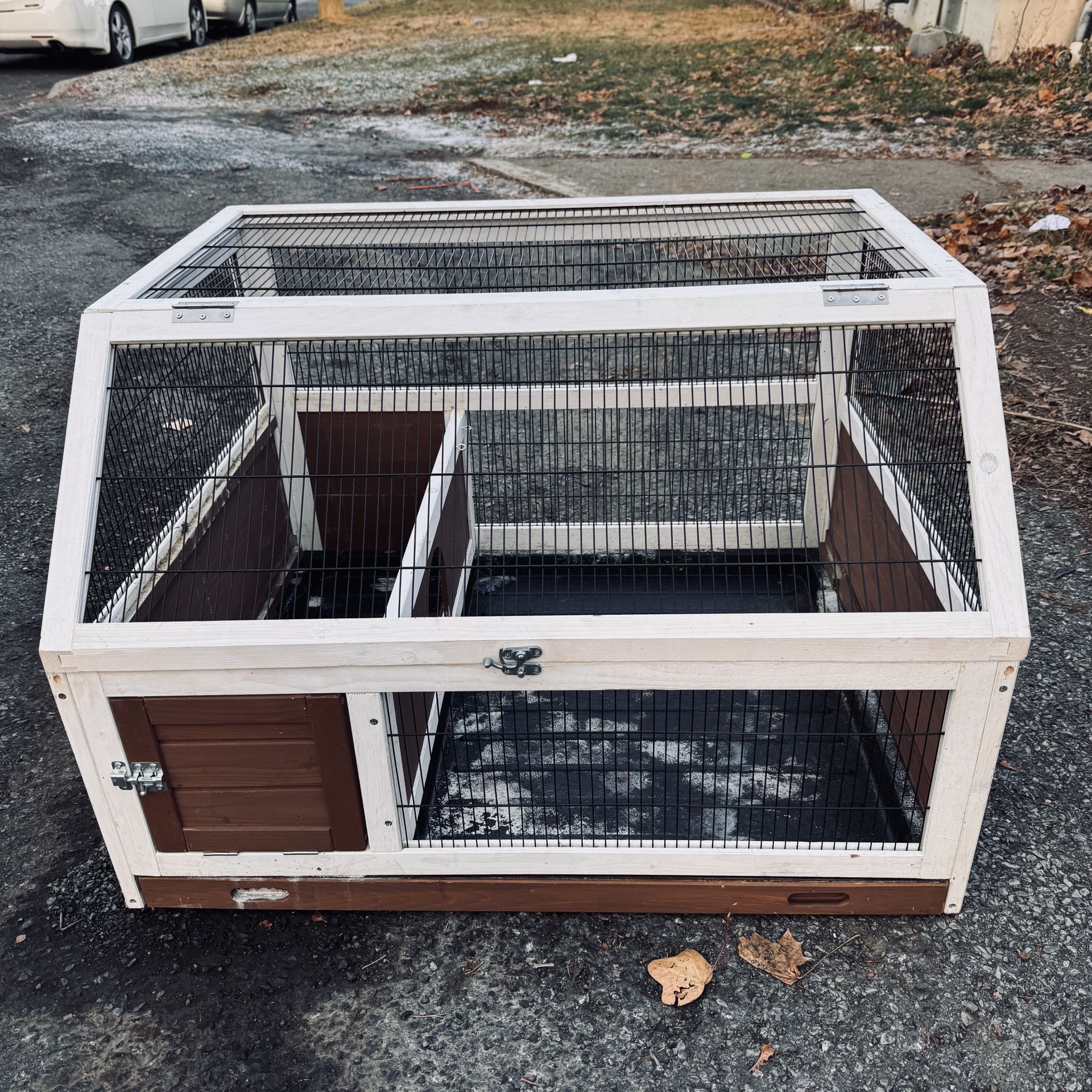 🐰 Small Animal Hutch – Clean & Ready to Use! 🐹