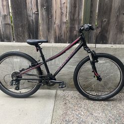 Specialized Hotrock 24" Wheels 8 Speed Kids Mountain Bike