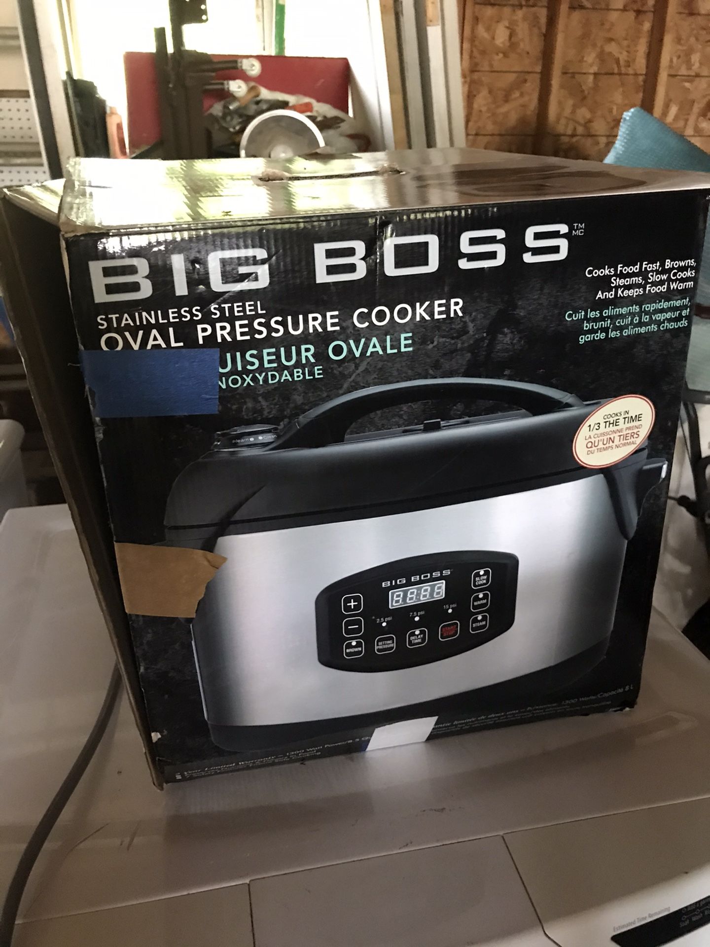 Pressure cooker NEW. NEVER USED