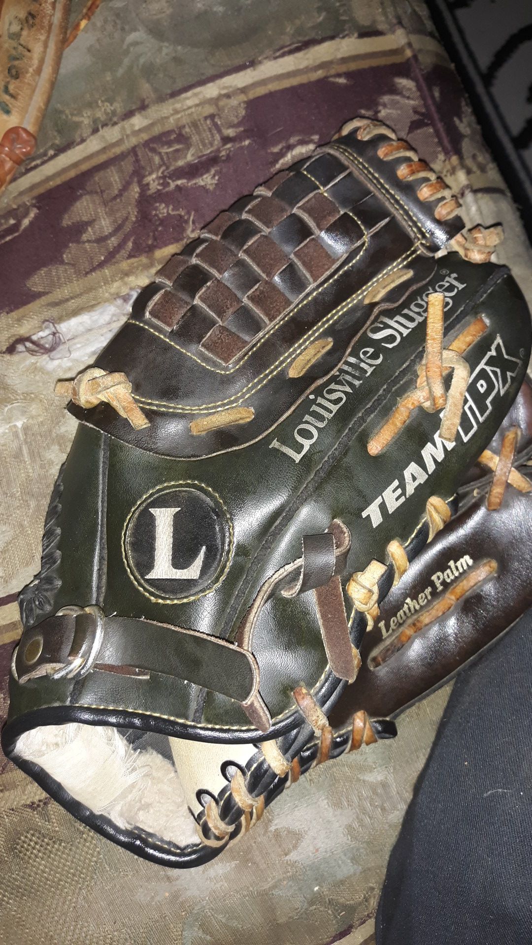 11.25 inch Louisville Slugger Baseball Glove
