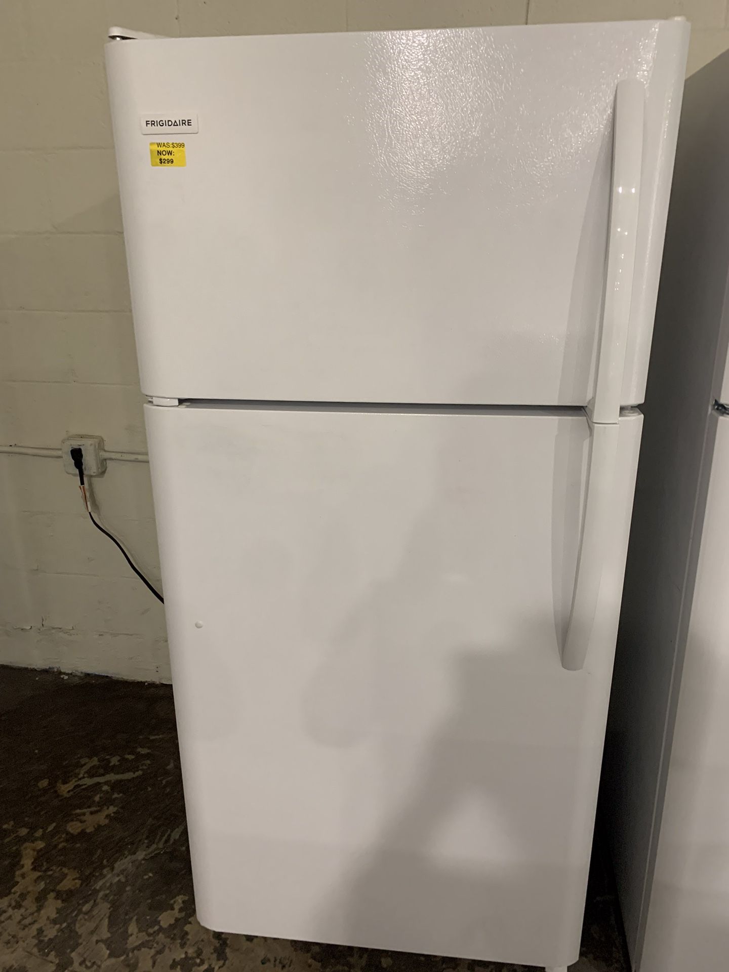 Frigidaire Top And Bottom Refrigerator