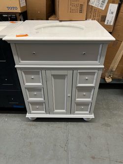 Hampton Harbor 28 in. W x 22 in. D x 35 in. H Single Sink Freestanding Bath Vanity in Gray with White Marble Top