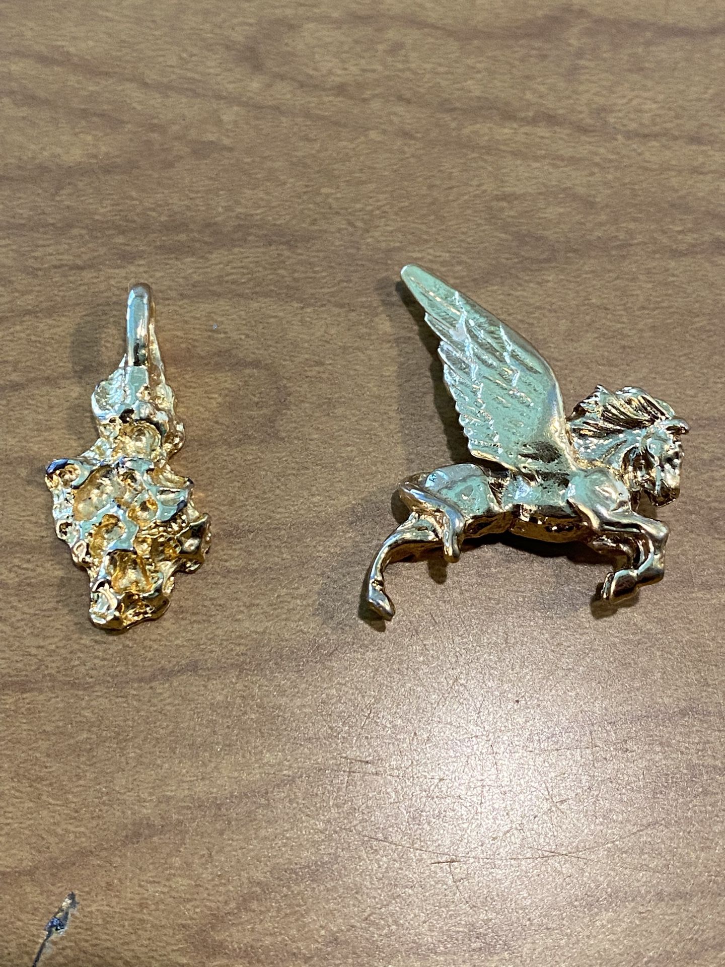 GOLD TONE PENDANTS/NOT GOLD