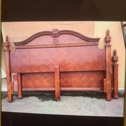 🎁🥰BEAUTIFUL  KING SIZE BED FRAME-SOLID WOOD 🥰🎁good Condition- Solid wood