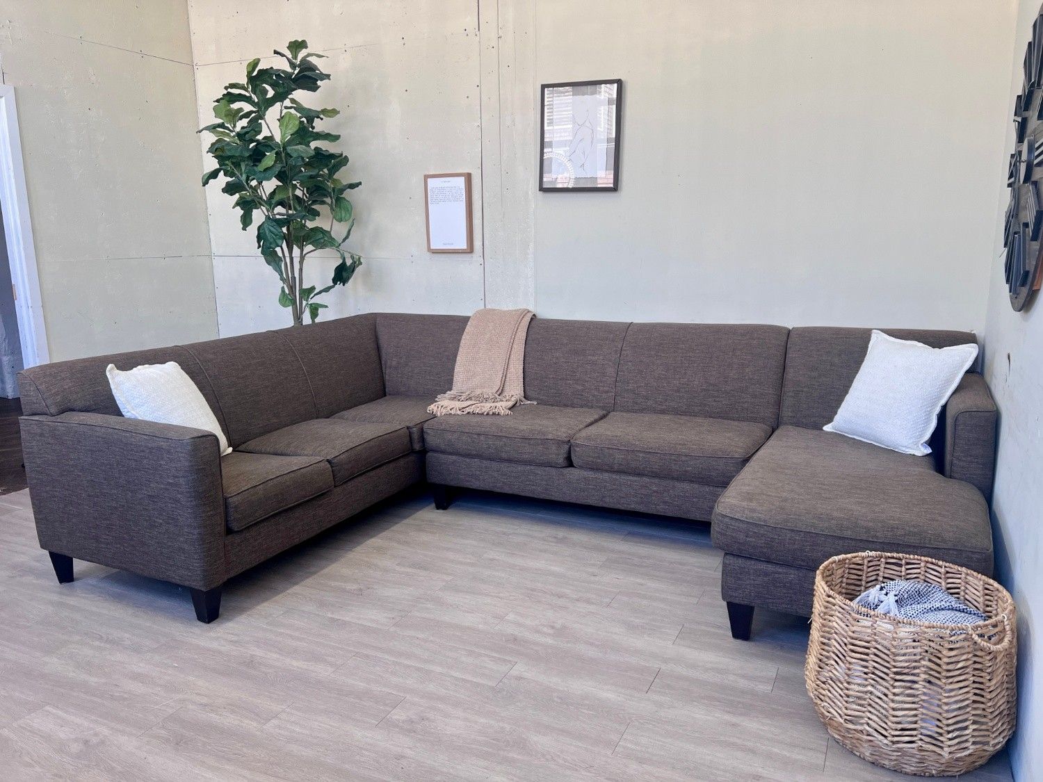 WE DELIVER! π - Boston Interiors Coffee Gray Modern U Sectional Couch with Chaise
