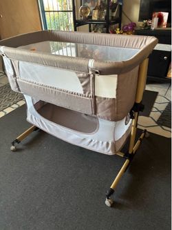Crib / Cuna braw new