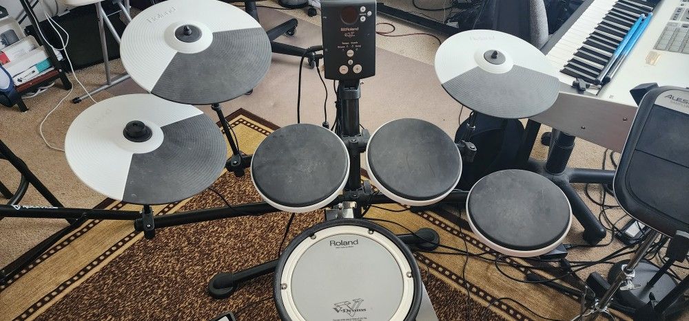 ROLAND TD-1K ELECTRONIC DRUM KIT