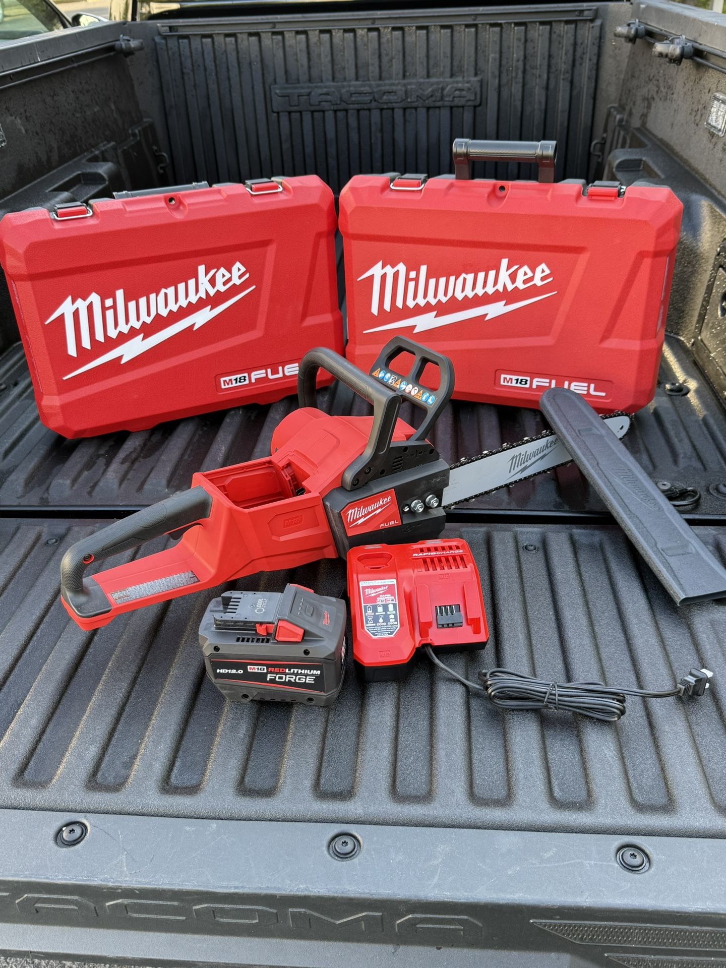 Milwaukee M18 FUEL 16” Chainsaw – NUEVA 💵 $380