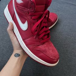 Nike Air Jordan 1 Gym Red Size 9.5 Pre Owned