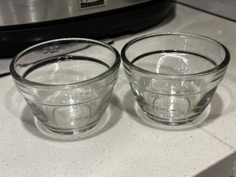 Set of 2 Glass Measuring Cups