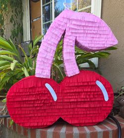 Glo's Custom Made Piñatas