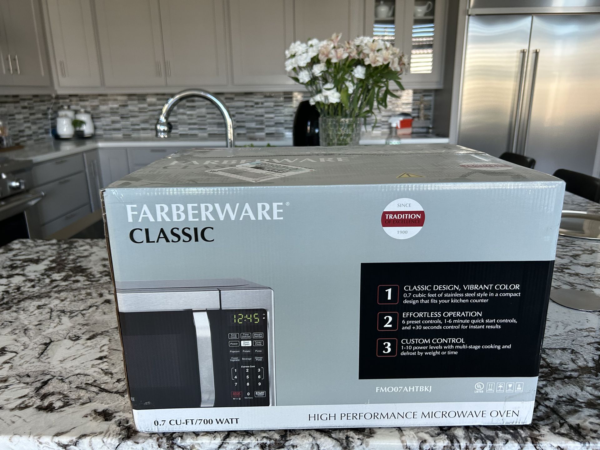 Farberware 0.7 cu ft 700W Countertop Microwave Brushed Stainless Steel