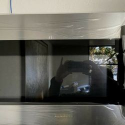 Samsung & Whrilpool 30in Microwave Open Box Unit Up to 50% Off