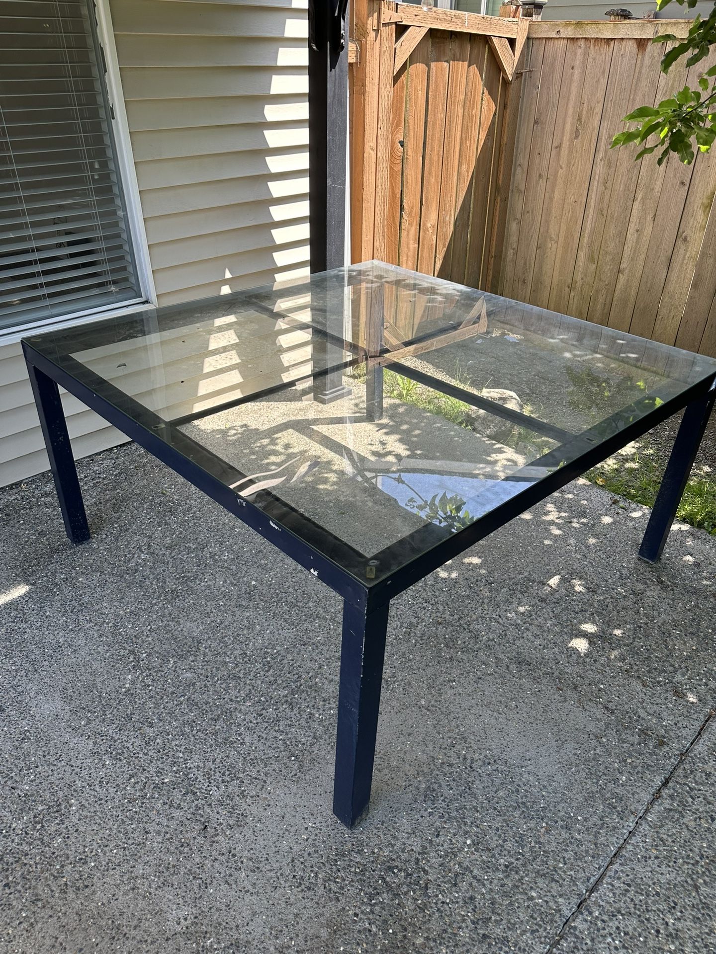 table for sale. It’s 4’X4’ . Metal frame glass top