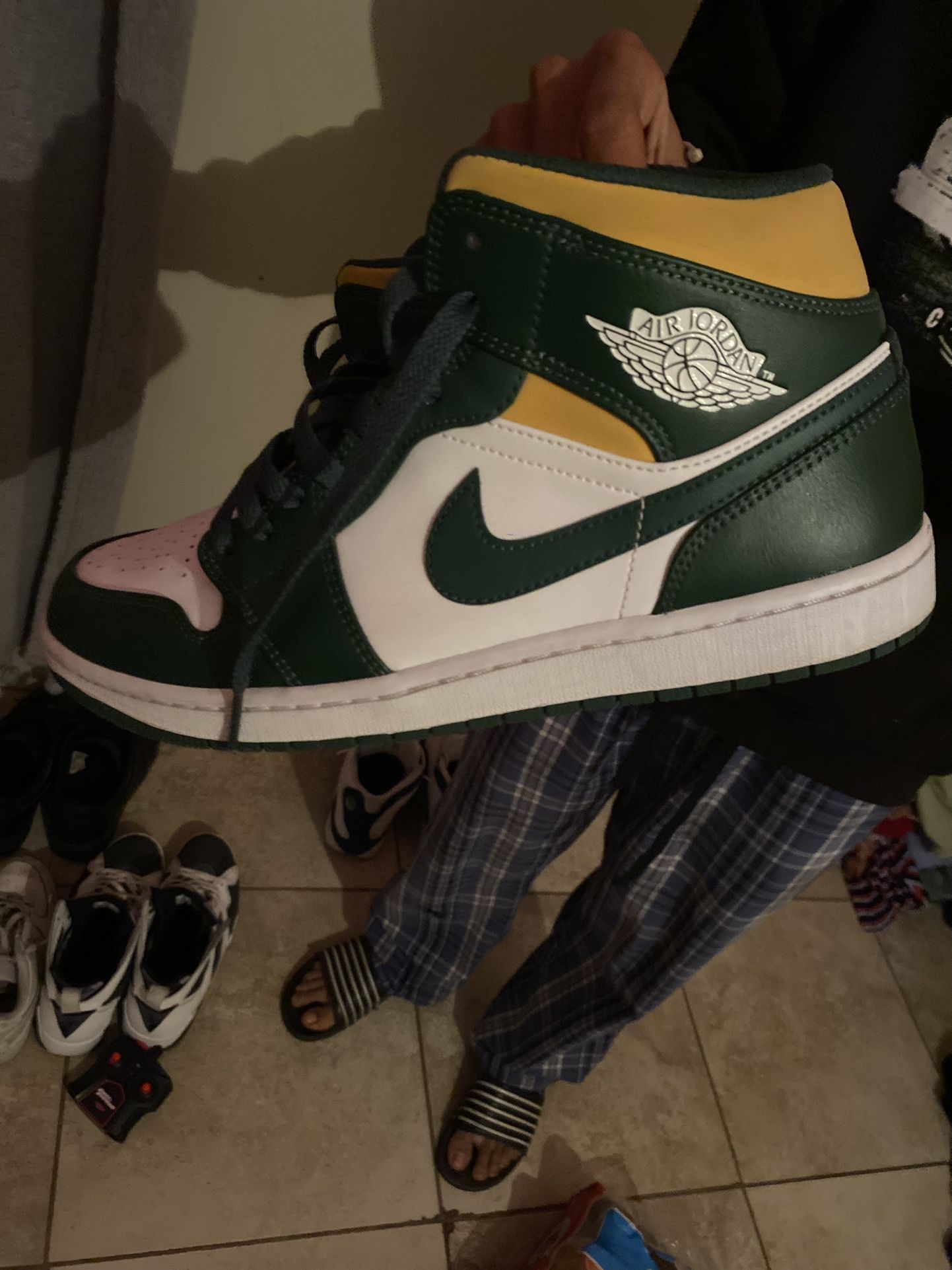 Jordan 1 Mid Sonics,